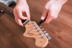 Guitar Repair Maintenance Kit – A string winder