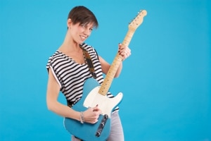 Learn To Play A Guitar Fast – A guitar student exploring the learning process