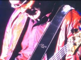 Jethro Tull Live At Montreux Blu Ray – Jonathan Noyce playing a Wal MB5 5-string bass