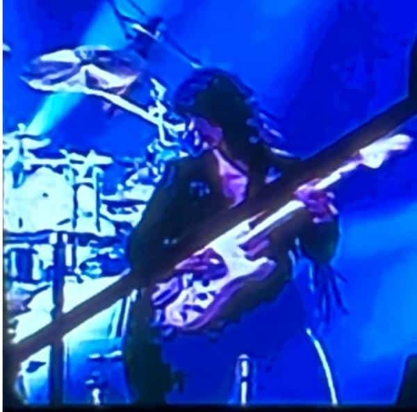 Ritchie Blackmore Music – Ritchie playing in front of the drummer