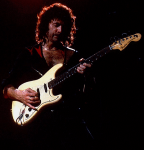 Ritchie Blackmore Music - Ritchie on stage playing a guitar solo