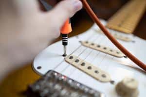 Custom Shop Stratocaster Pickups – Adjusting the height of a pickup after installation