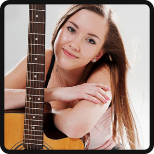 Relax When Playing Guitar – A woman smiling and leaning on her acoustic guitar