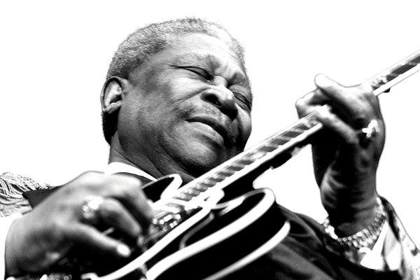 Does Vibrato Increase Sustain - B. B. King playing his Gibson guitar