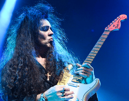 Build Finger Dexterity For Guitar - Yngwie Malmsteen playing onstage